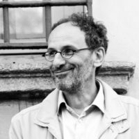 Giampaolo Anfosso Docente di ruolo dal 1986 (italiano, storia e geografia nella scuola secondaria di I grado) e titolare a Pavia presso l’IC Angelini dal 2005. Ha insegnato per tre anni (dal 2009 al 2012) nella scuola sperimentale Rinascita di Milano tra altro come responsabile della formazione